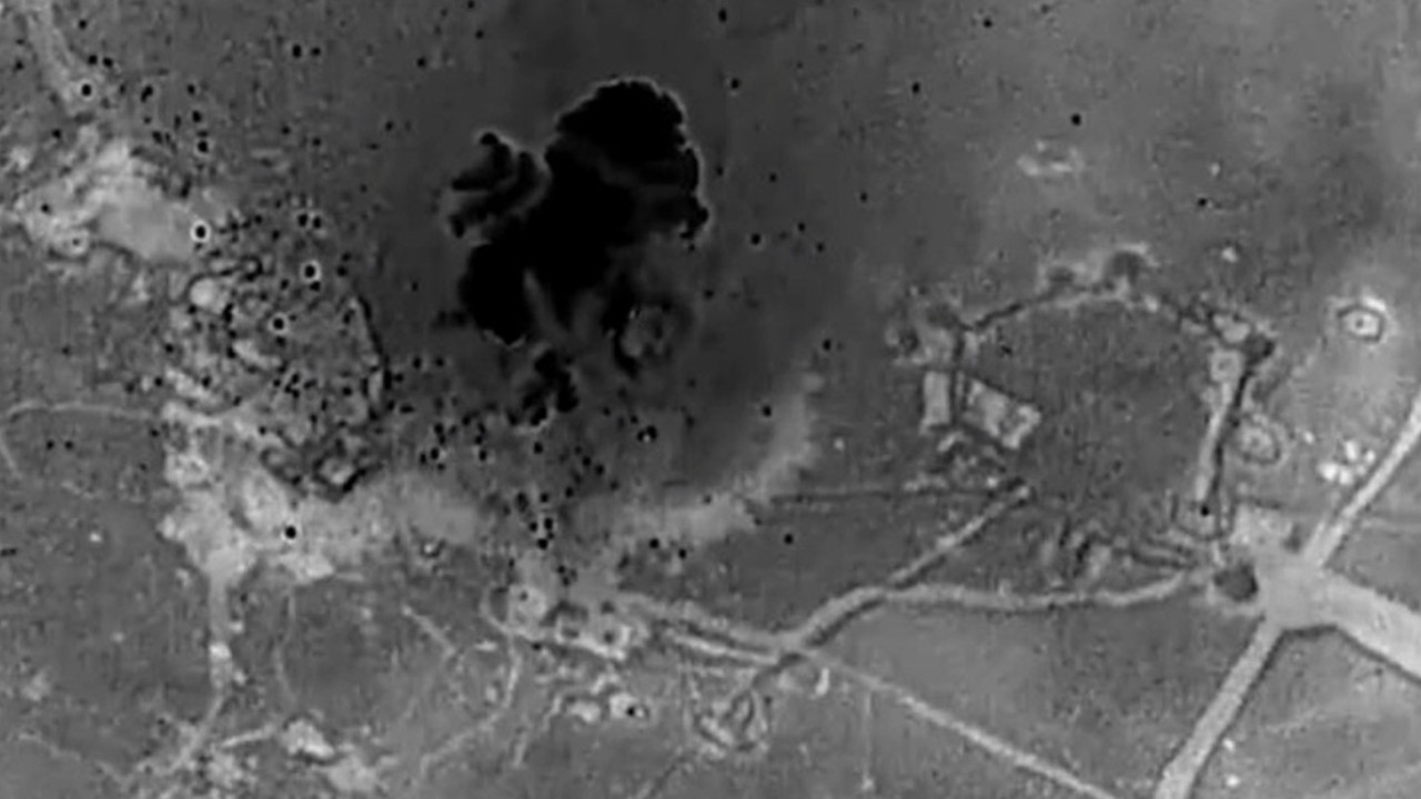 ABD, Suriye'yi vurdu: Görüntüler yayınlandı