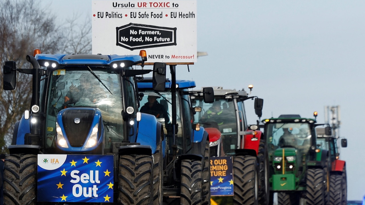 Çiftçiler anlaşmaya öfkeli: Traktörle eylemler sürüyor