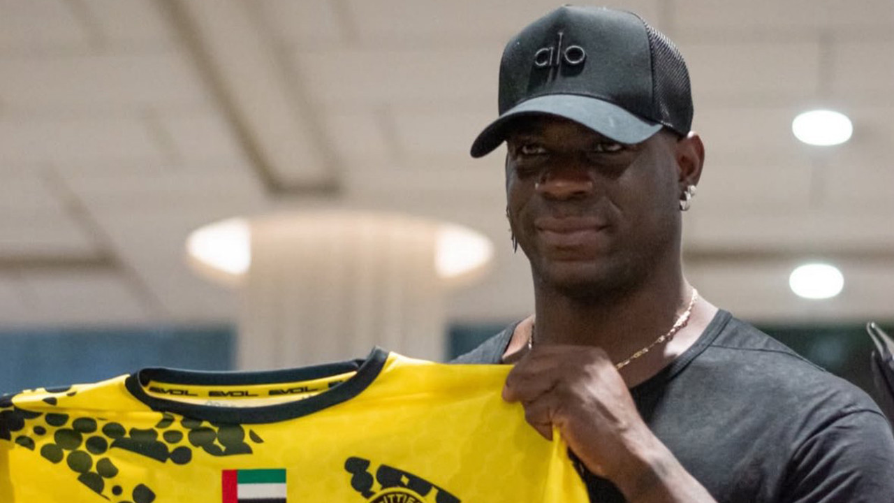 Mario Balotelli futbola geri döndü: Yeni takımı ile imzaladı