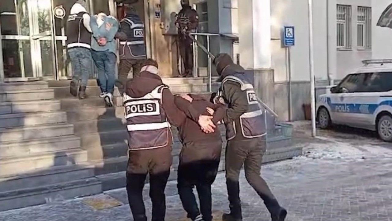 Özel ekip, cezaevi firarisi 2 şahsı yakaladı