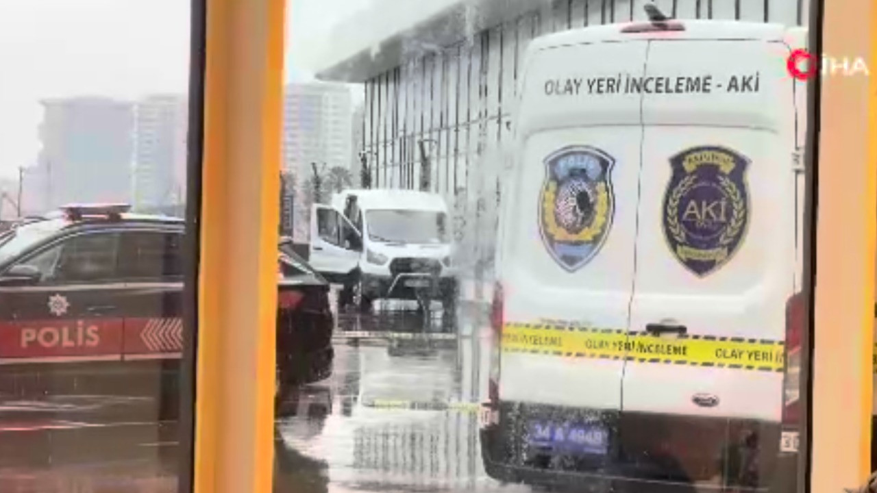 Siteye bırakılan kargo paketi patladı: 2 yaralı