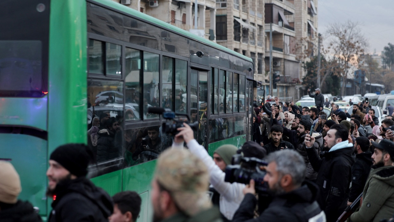 YPG/SDG'li teröristler Halep'ten tahliye ediliyor