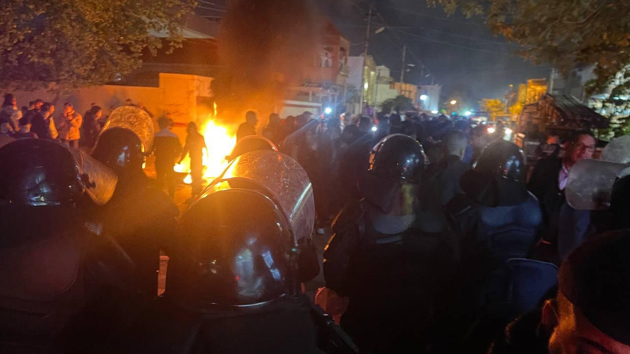 Elektrik kesintileri halkı isyan ettirdi