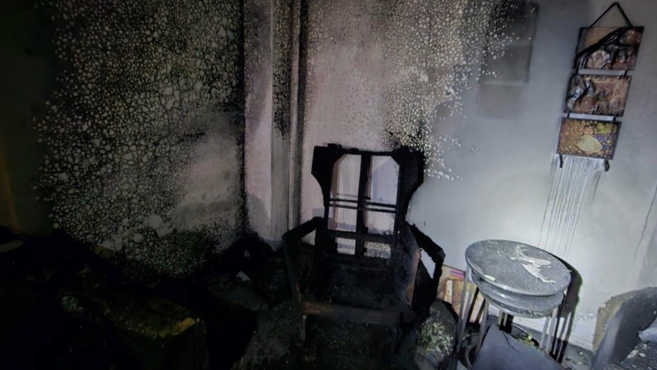 Ev yangınında mahsur kalanlar tahliye edildi