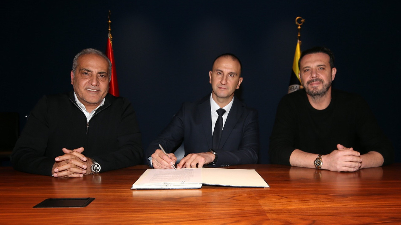 Fenerbahçe'nin yeni başantrenörü Taner Atik oldu