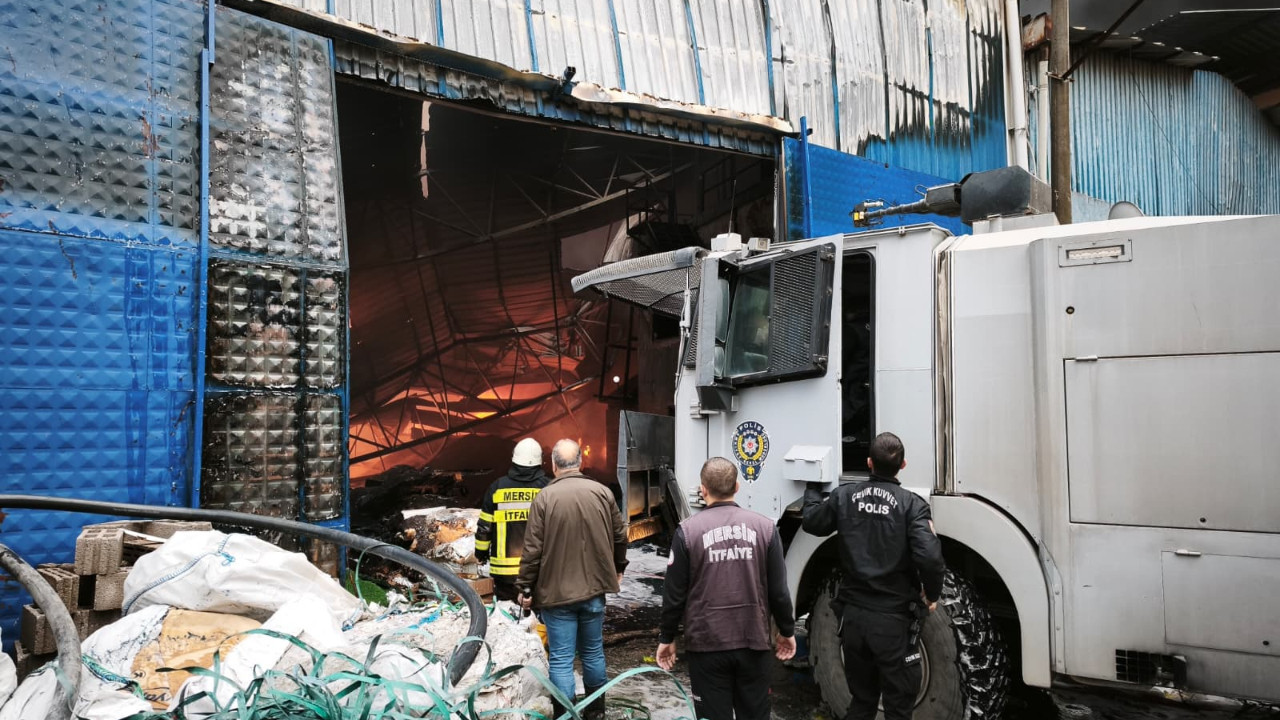 Mersin’de geri dönüşüm tesisinde yangın