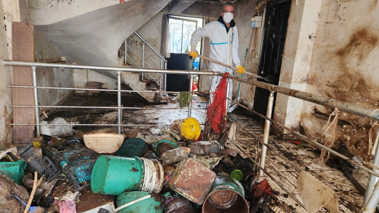 Ekipler gördüklerine inanamadı: 9 kamyon çöp çıkarıldı