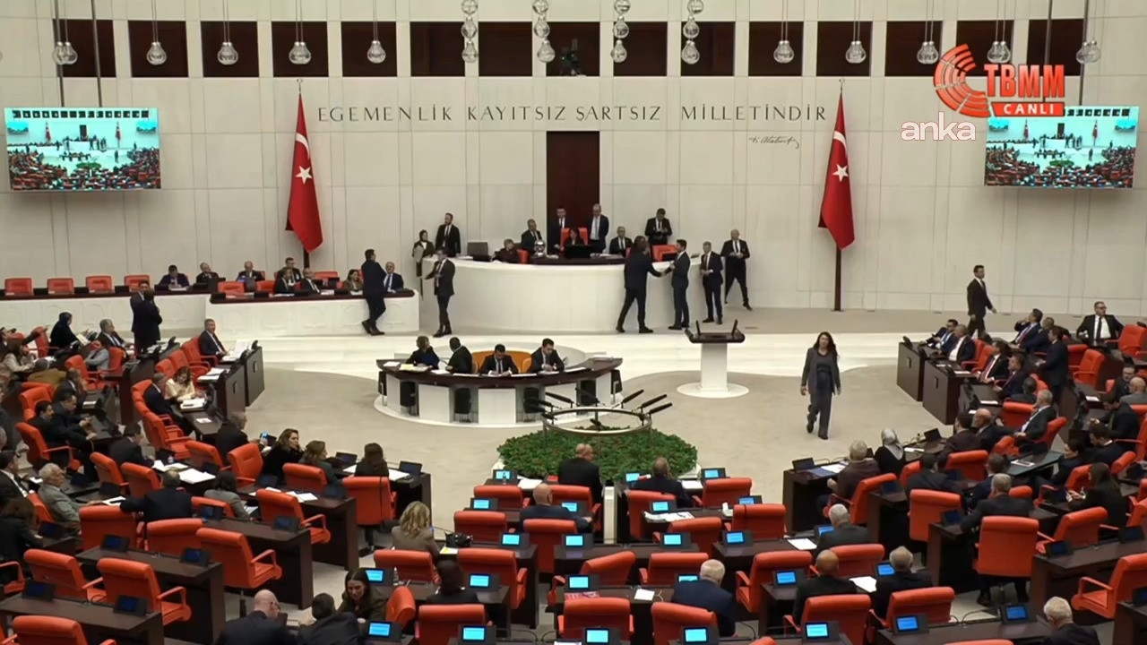 Meclis'te iki kez toplantı yeter sayısı bulunamadı, birleşim kapatıldı