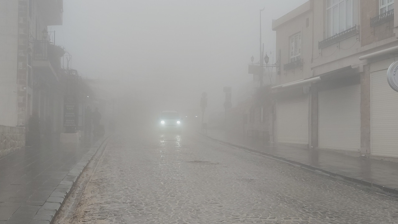 Sis kenti yuttu, tarihi yapılar kayboldu: Görüş mesafesi 10 metreye düştü