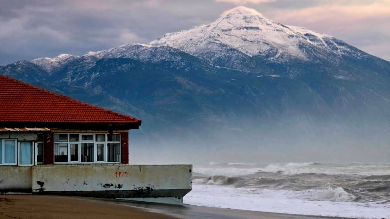 Yağmur sonrası sahilde kartpostallık görüntüler