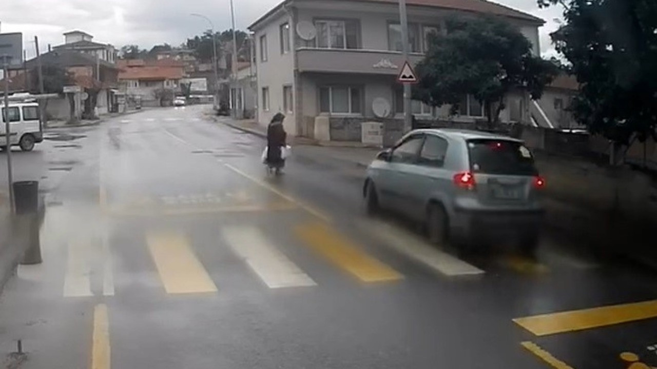 Yaşlı kadın yolun karşısına geçerken hayatını kaybetti
