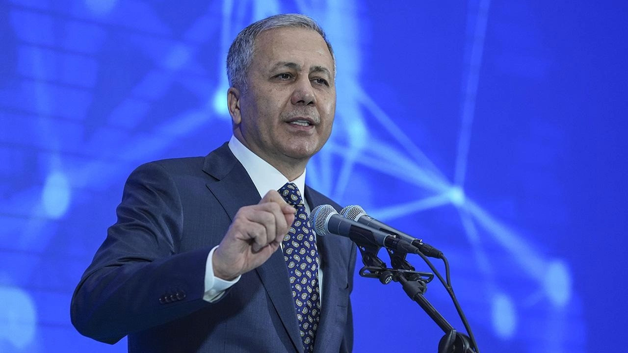 Yerlikaya 'ele geçirildi' diye paylaştı: Tam 1 ton 625 kilo