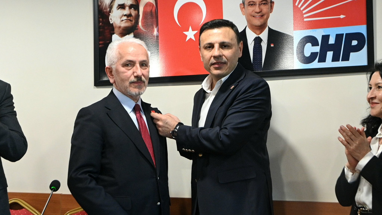 AKP'den 'Gidişat iyi değil' diyerek istifa etmişti: CHP'ye katıldı