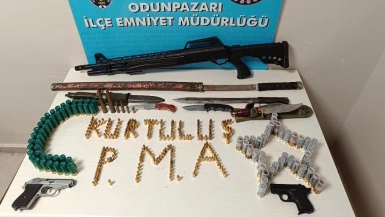 Bisikletle çarptığı vatandaşı tehdit etmişti, iş yerinden cephanelik çıktı