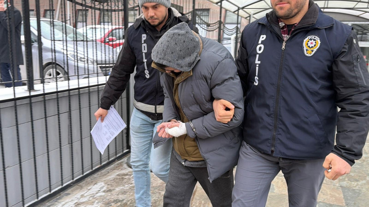 Tartıştığı üvey babasını bıçakladı