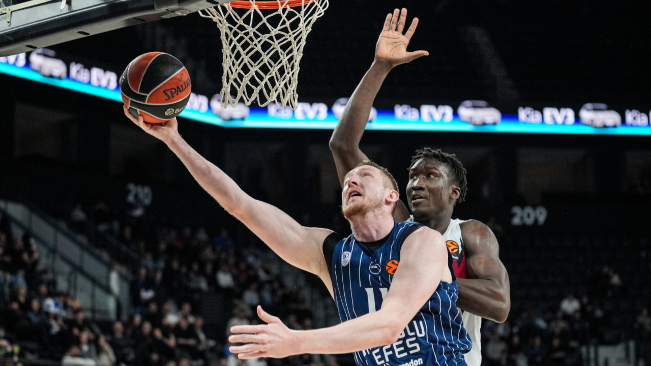 Anadolu Efes evinde Baskonia'ya direnemedi