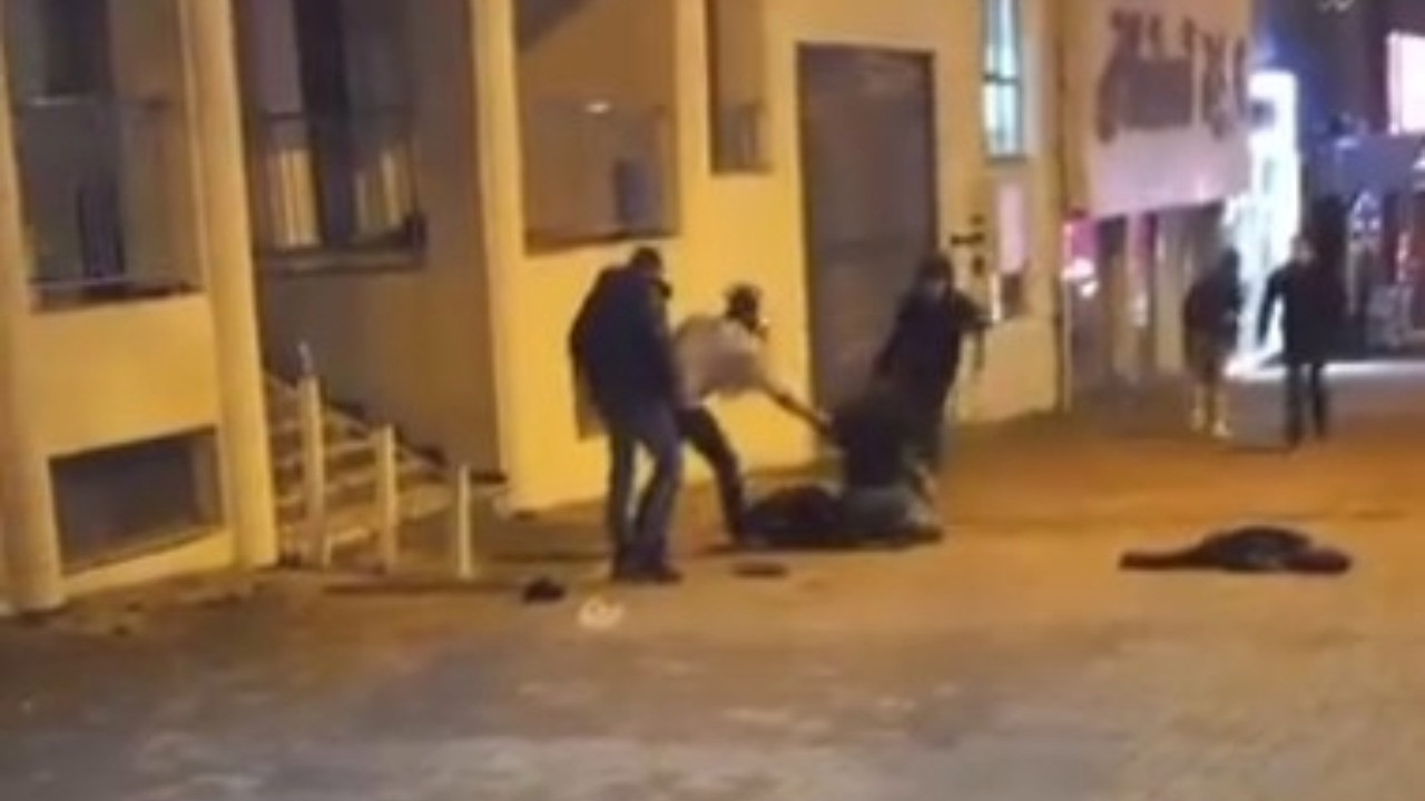 Durup dururken birbirlerine çakı sapladılar