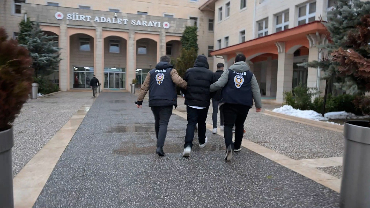 Facebook ilanıyla dolandırmışlardı: Yakalandılar