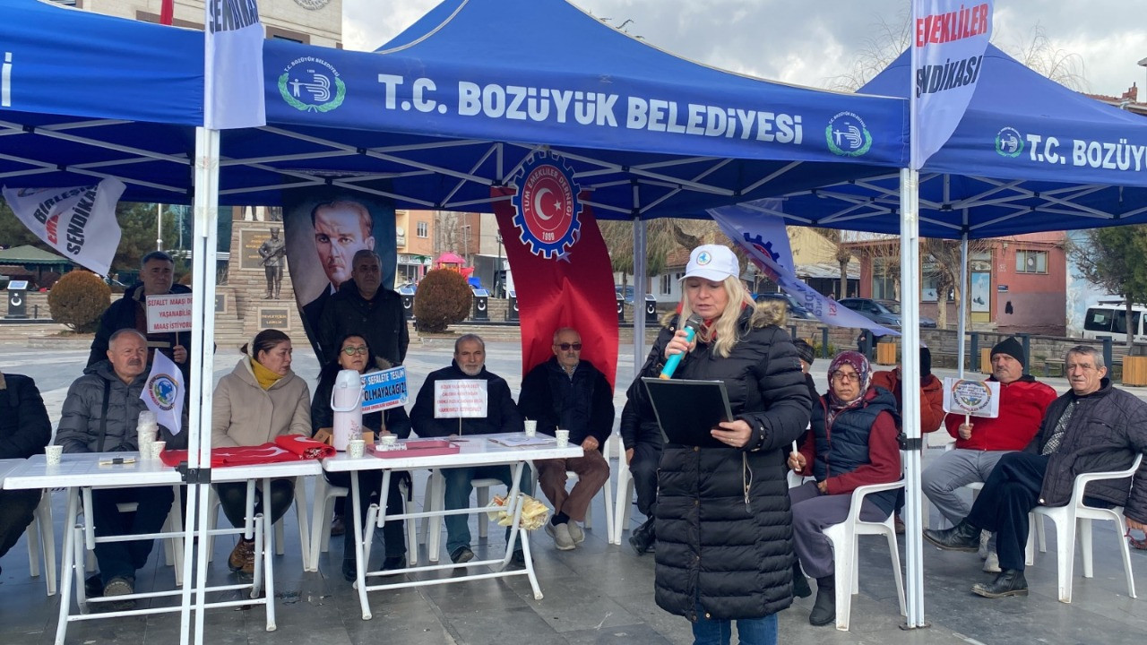 Hükümete tepki gösterdiler: Emekli çay ve simidi arar hale getirmiştir