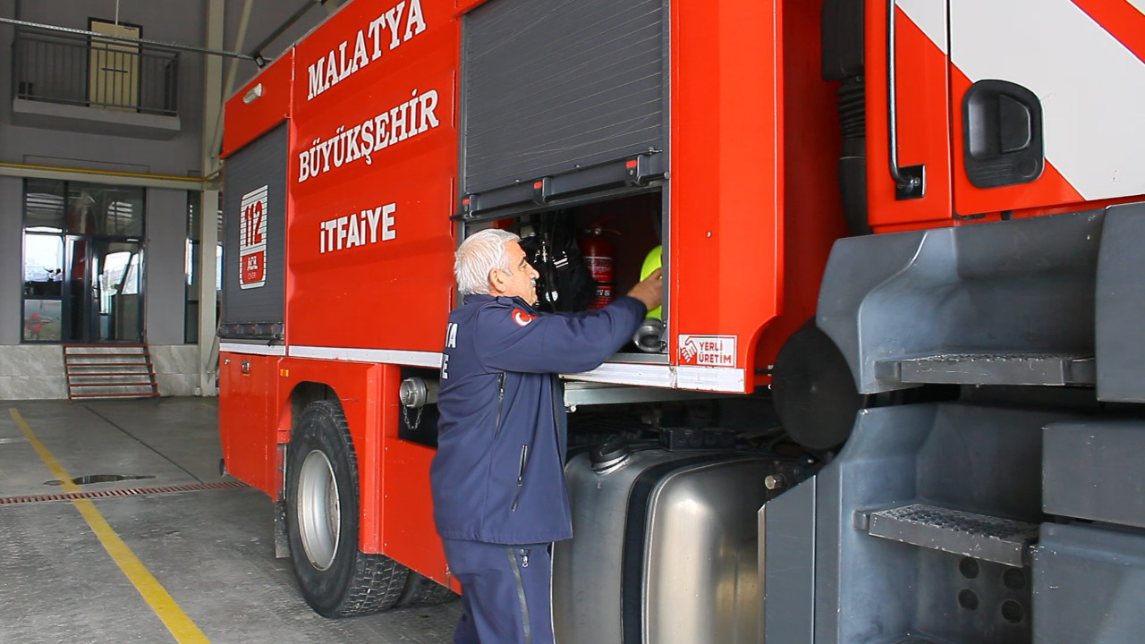 Mesleğini bırakıp 40 yaşından sonra itfaiyeci oldu