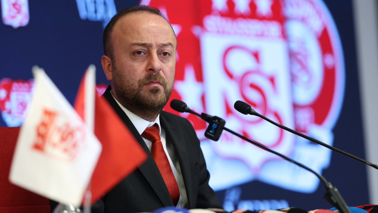 Sivasspor Başkanı sitem etti: 'Süper Lig'deyken peşimizden koşuyorlardı'