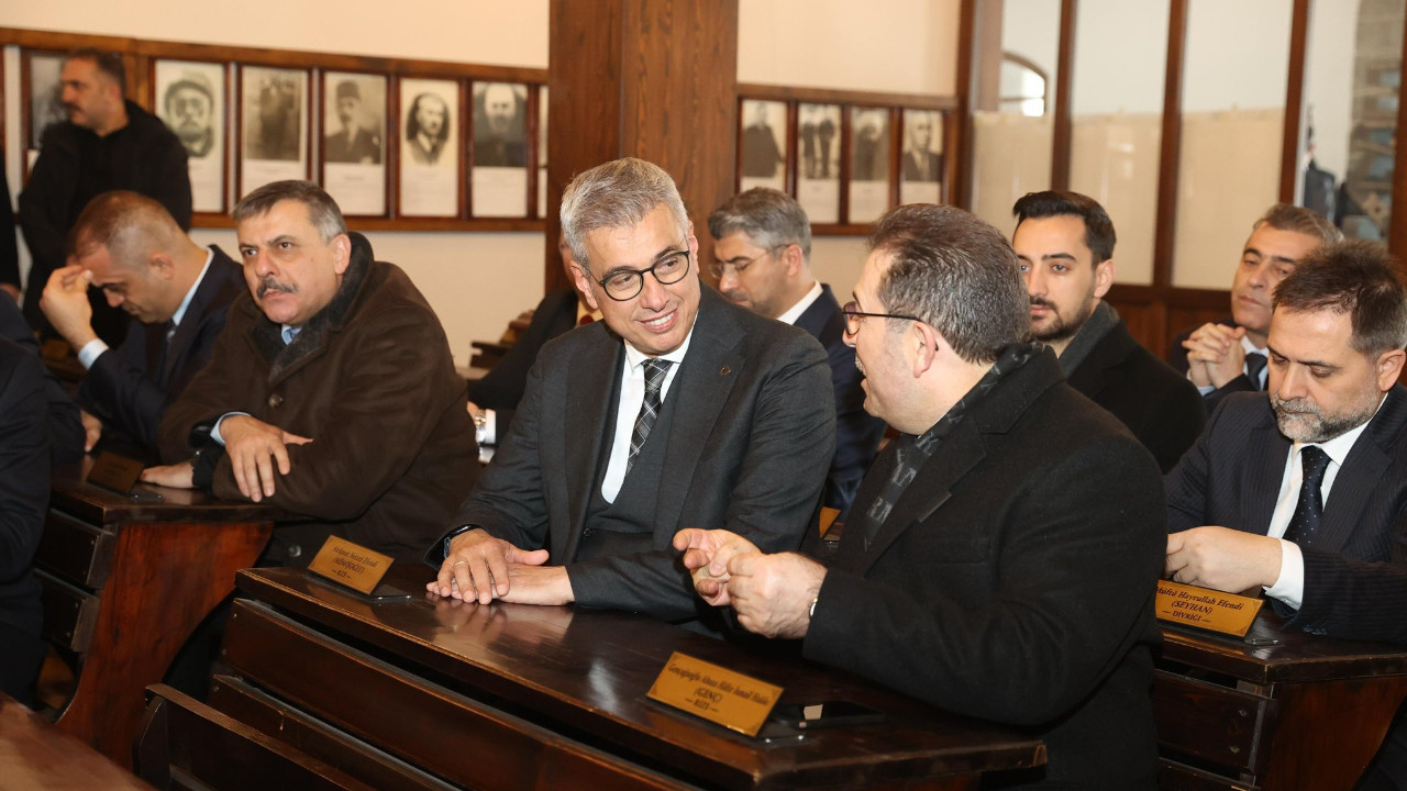 'Ağır hasarlı' diye kapatmışlardı: Sağlık Bakanı'nı götürdüler