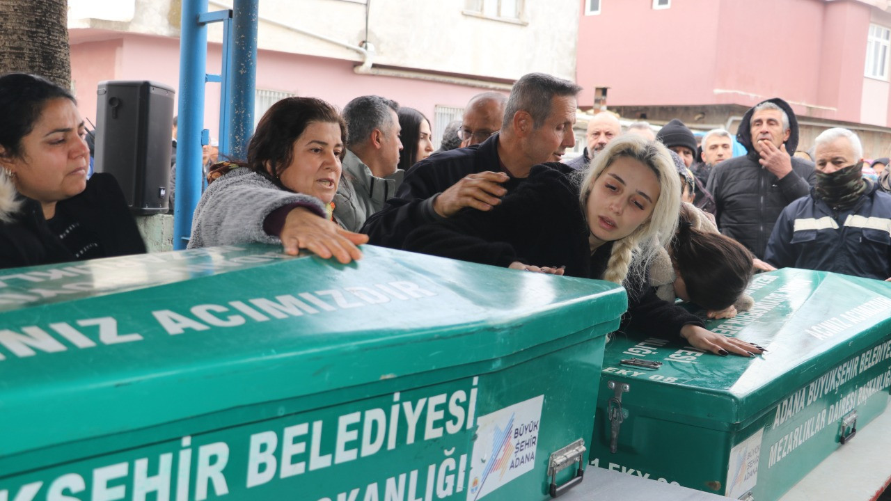 Babaları tarafından katledilen iki kardeş toprağa verildi