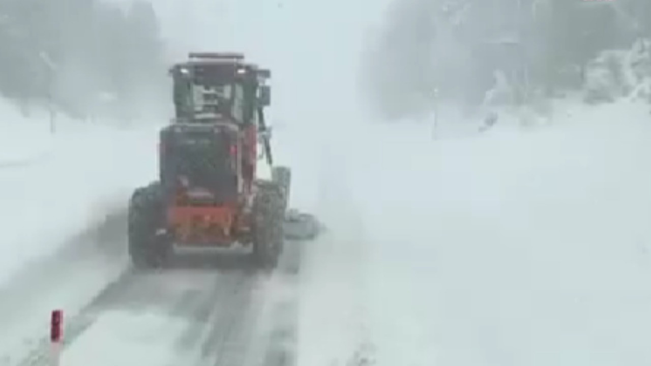 Bingöl'ü üç şehre bağlayan karayolları ağır taşıt trafiğine kapatıldı