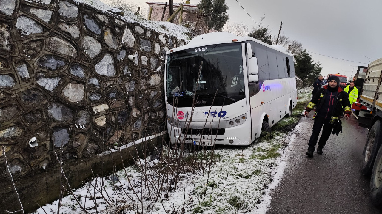 Samsun'da yolda kaza yapanlara otobüs çarptı: 1 ölü, 3 yaralı