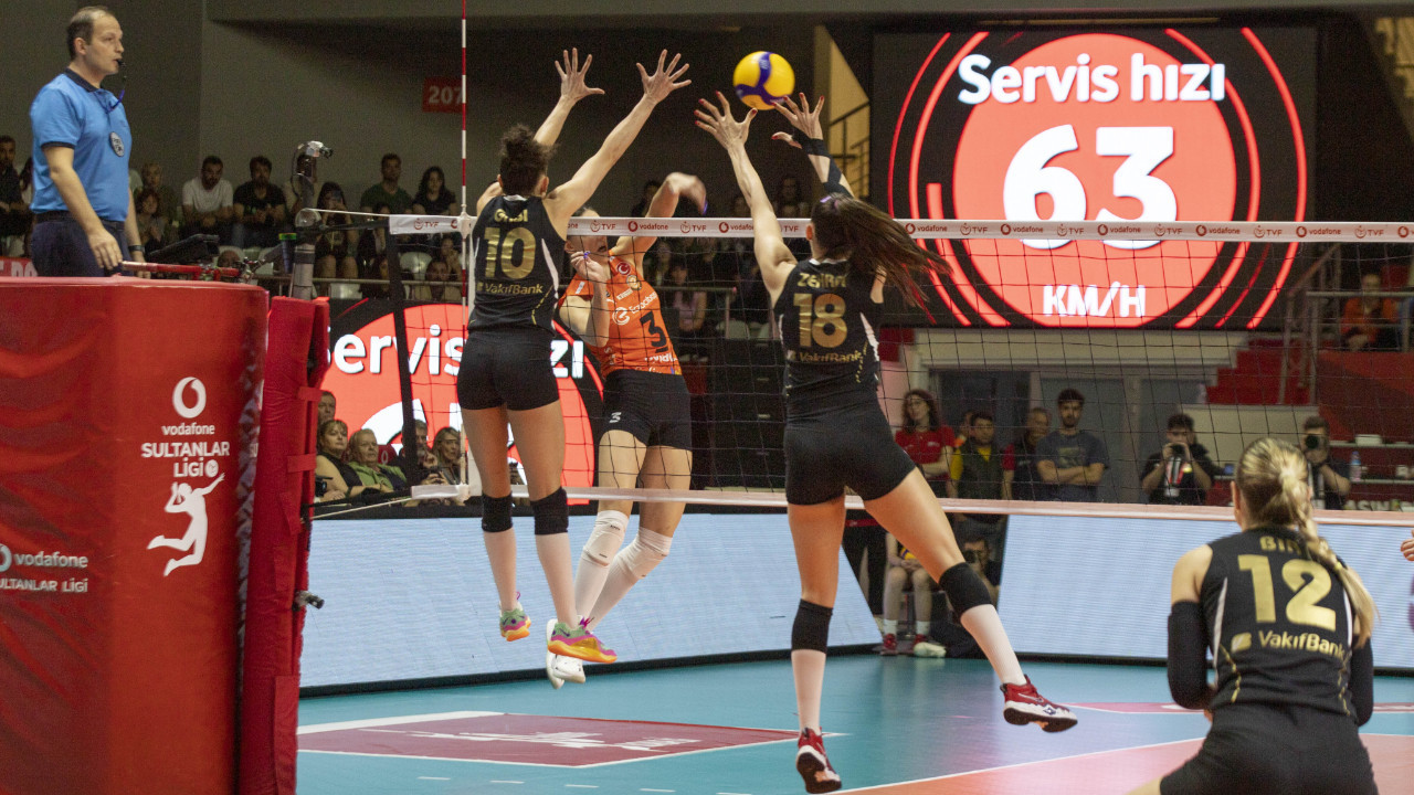 Sultanlar Ligi'nde derbi: Vakıfbank'ın konuğu Eczacıbaşı