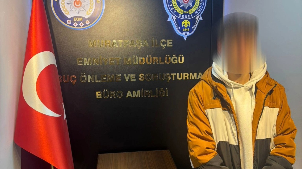 Bisikletli gencin önünü kesip hakaret etti: Gözaltına alındı