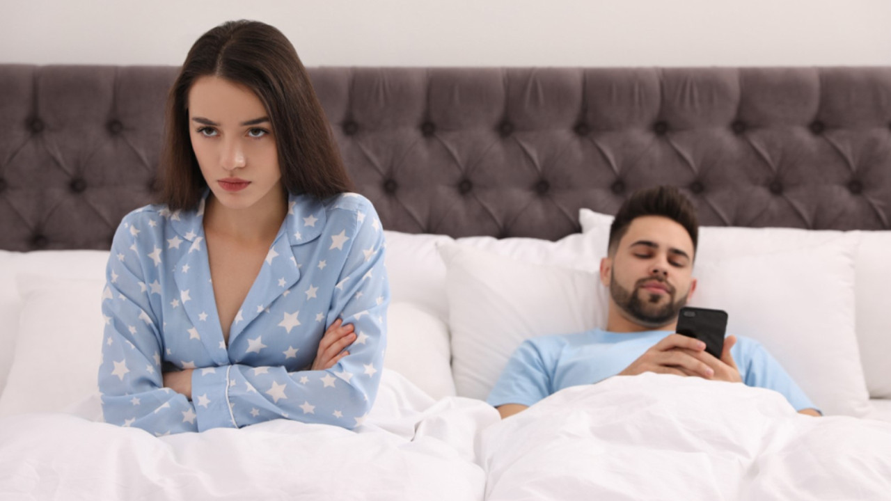 Boşanmanın yeni sebebi: Uzmanlardan 'phubbing' alarmı