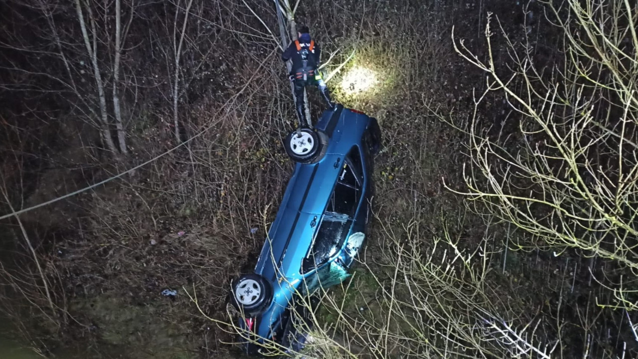 Çaya düşen otomobilde baba ve oğlu hayatını kaybetti