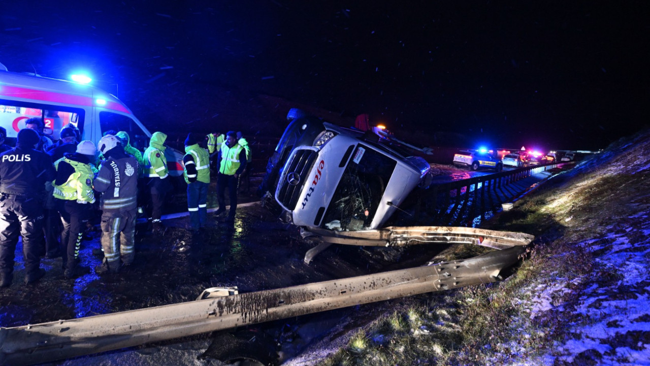 Kuzey Marmara'da servis devrildi: Yaralılar var