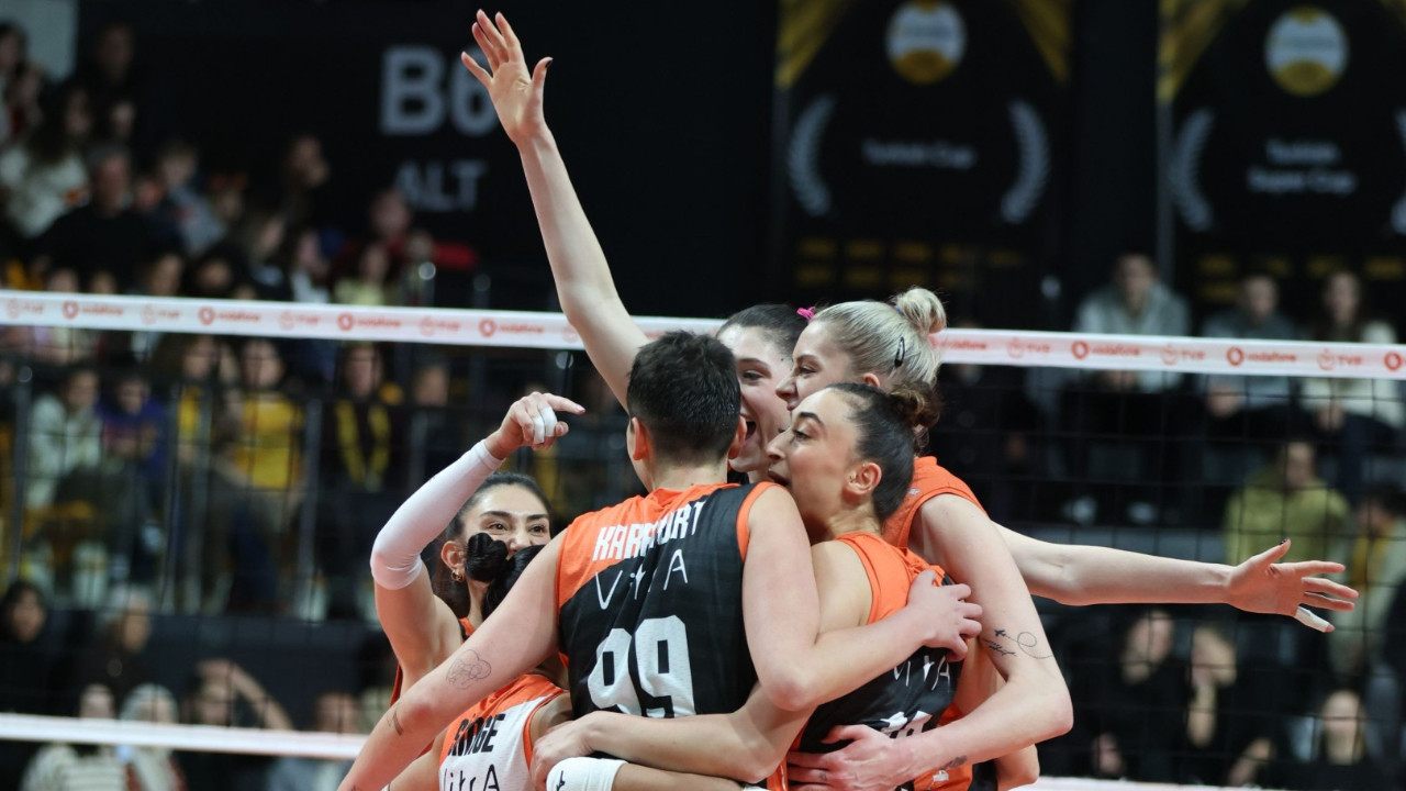 Eczacıbaşı Dynavit, derbide VakıfBank'ı 3-1'le devirdi