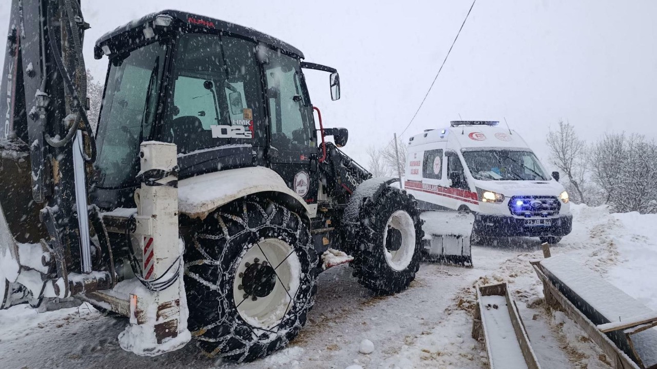 Elazığ'da kar nedeniyle 320 köye ulaşım sağlanamıyor