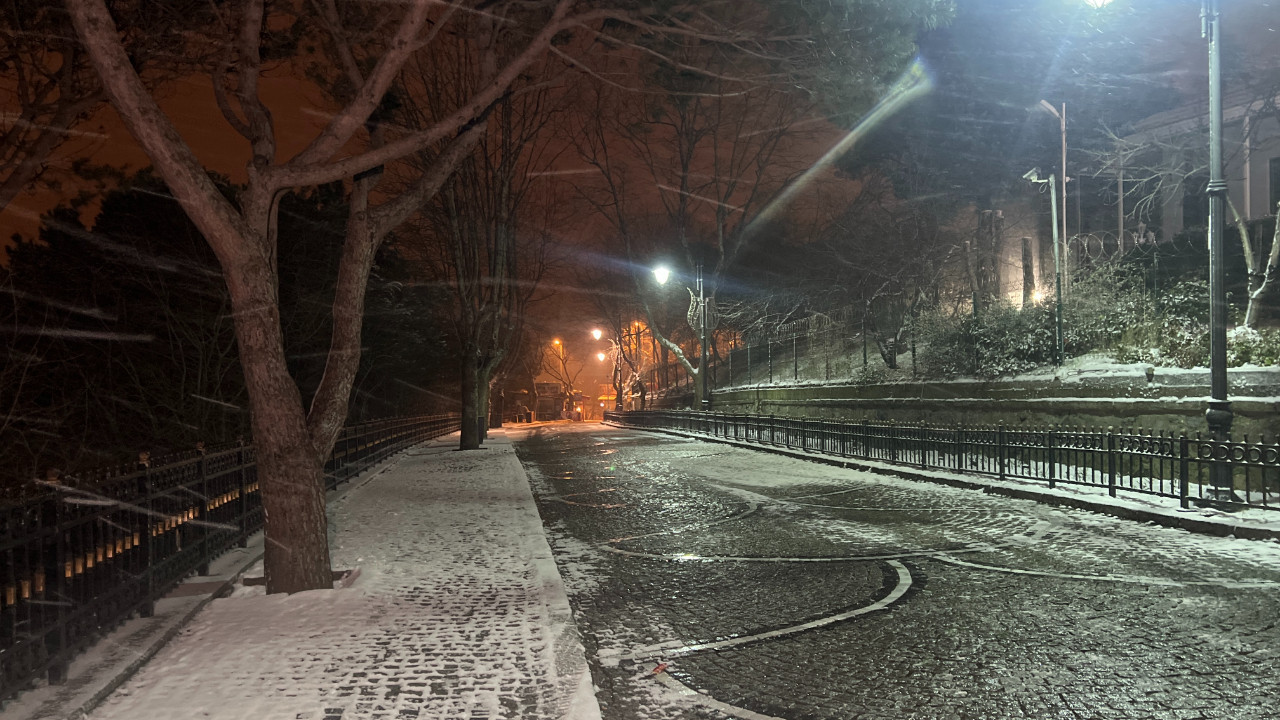 İstanbul’da kar yağışı sürüyor