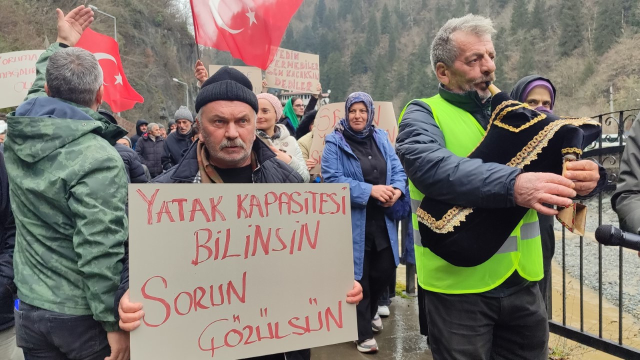 Ruhsatsız işletmeciler sokağa döküldü