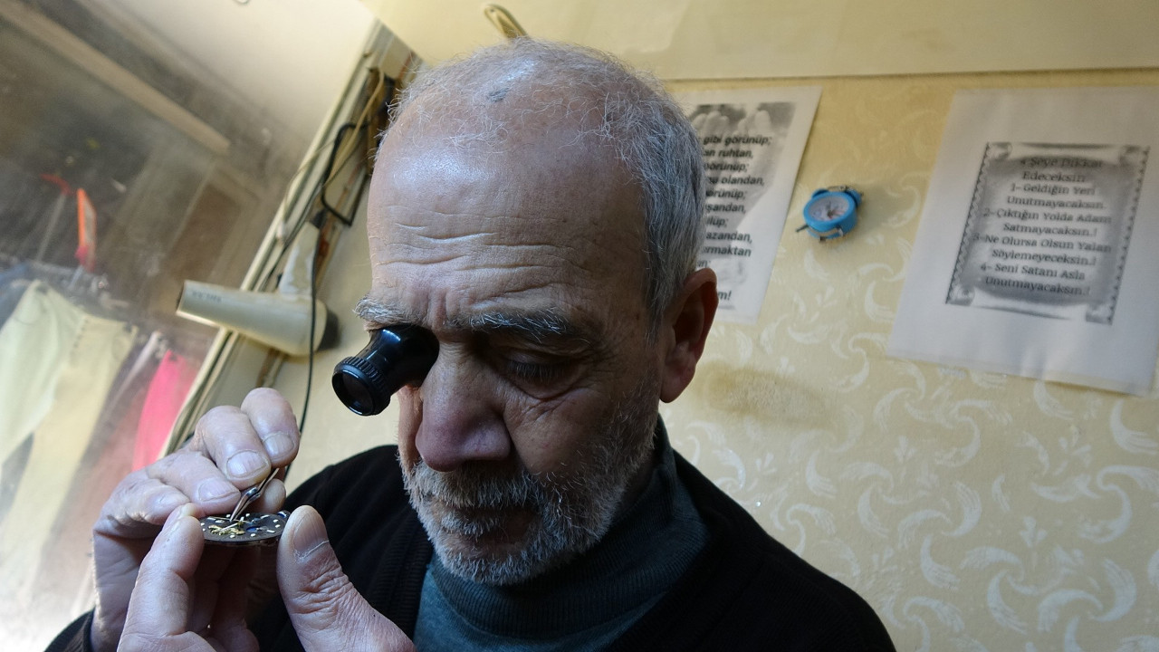 10 metrekarelik dükkânda 54 yıl: Zamana meydan okuyor