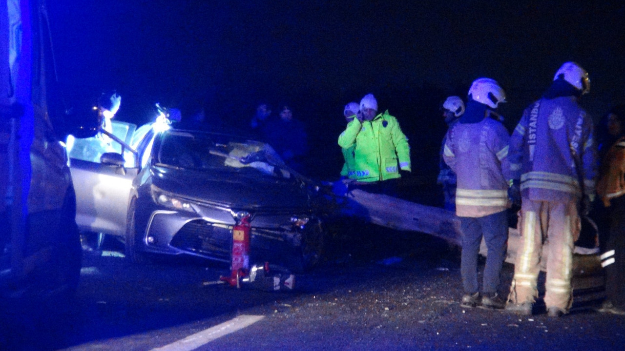 Bariyerlere saplanan otomobilin sürücüsü hayatını kaybetti