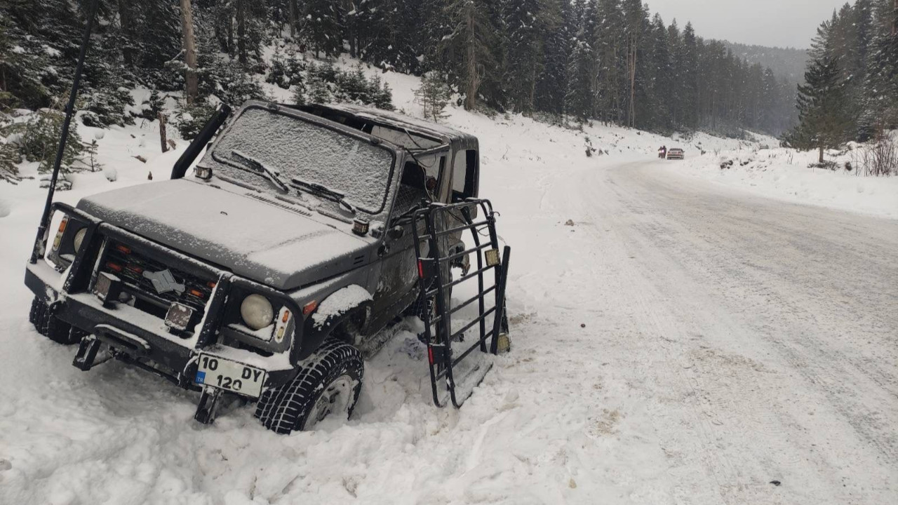 Buzlanma bir kazaya daha neden oldu: Araç takla attı