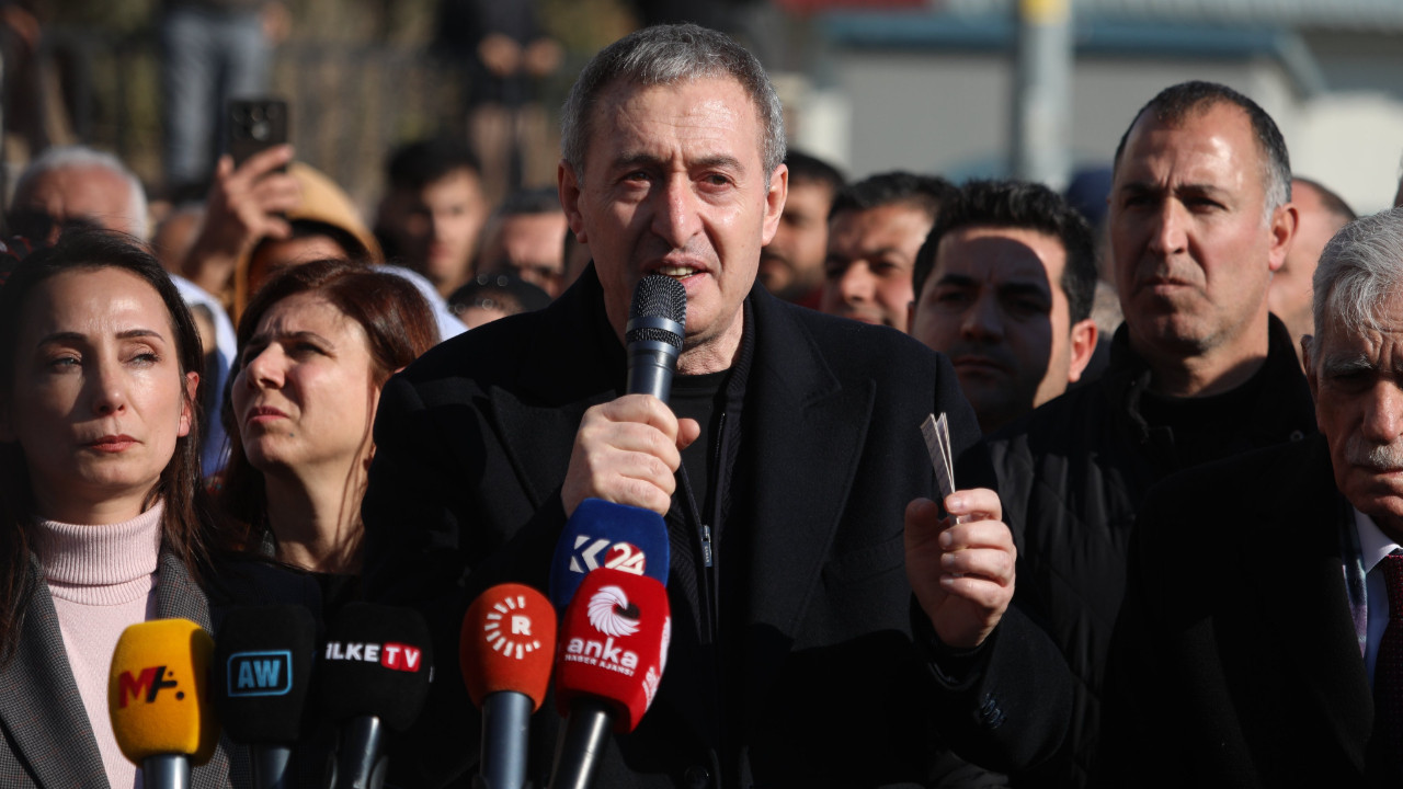 DEM'den Bahçeli'ye: Sen kuru temizleyici misin?