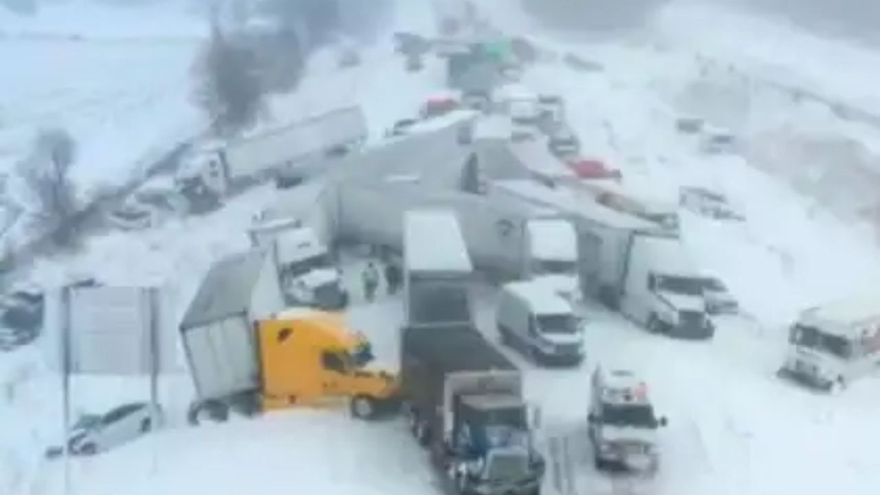 Kar fırtınası kâbusa döndü: 100 araçlık zincirleme kaza