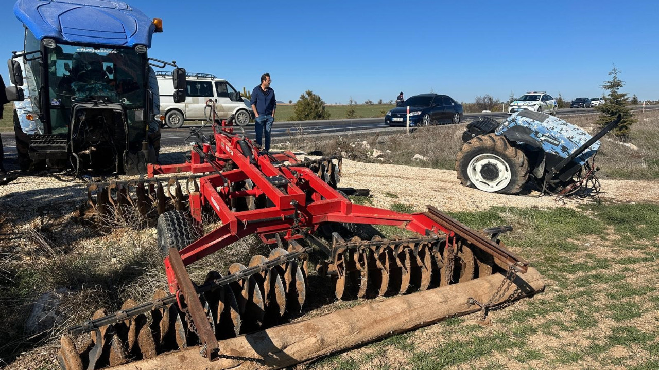 Kazada traktör ikiye ayrıldı
