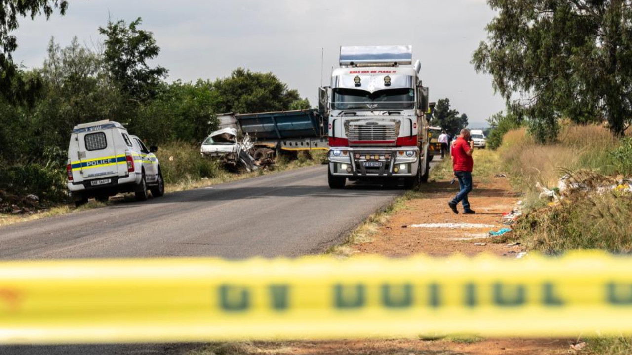 Okul servisi kamyonla çarpıştı: 14 öğrenci öldü