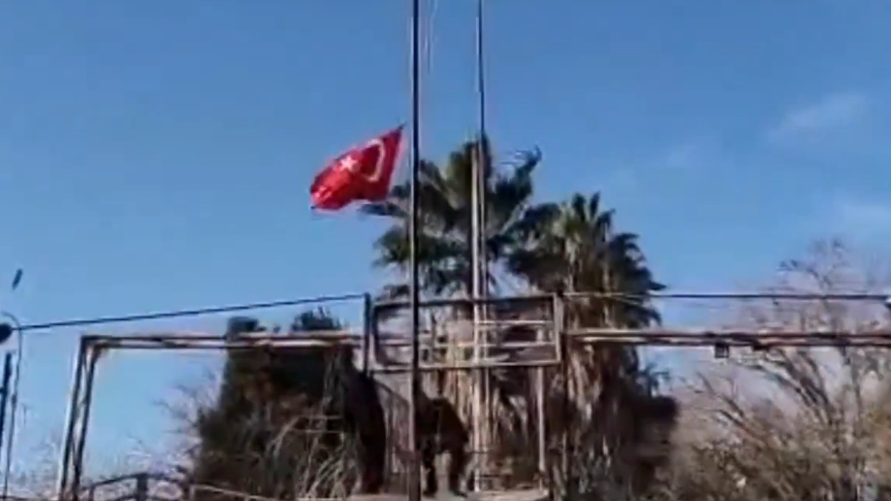Sınırda bayrak provokasyonu: Saray'dan açıklama geldi, soruşturma başlatıldı