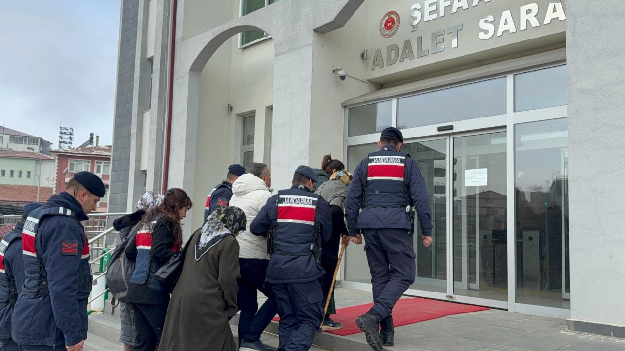 '65 yıl önce ölen kadının kimliğiyle dolandırıcılık' iddiasında 4 gözaltı