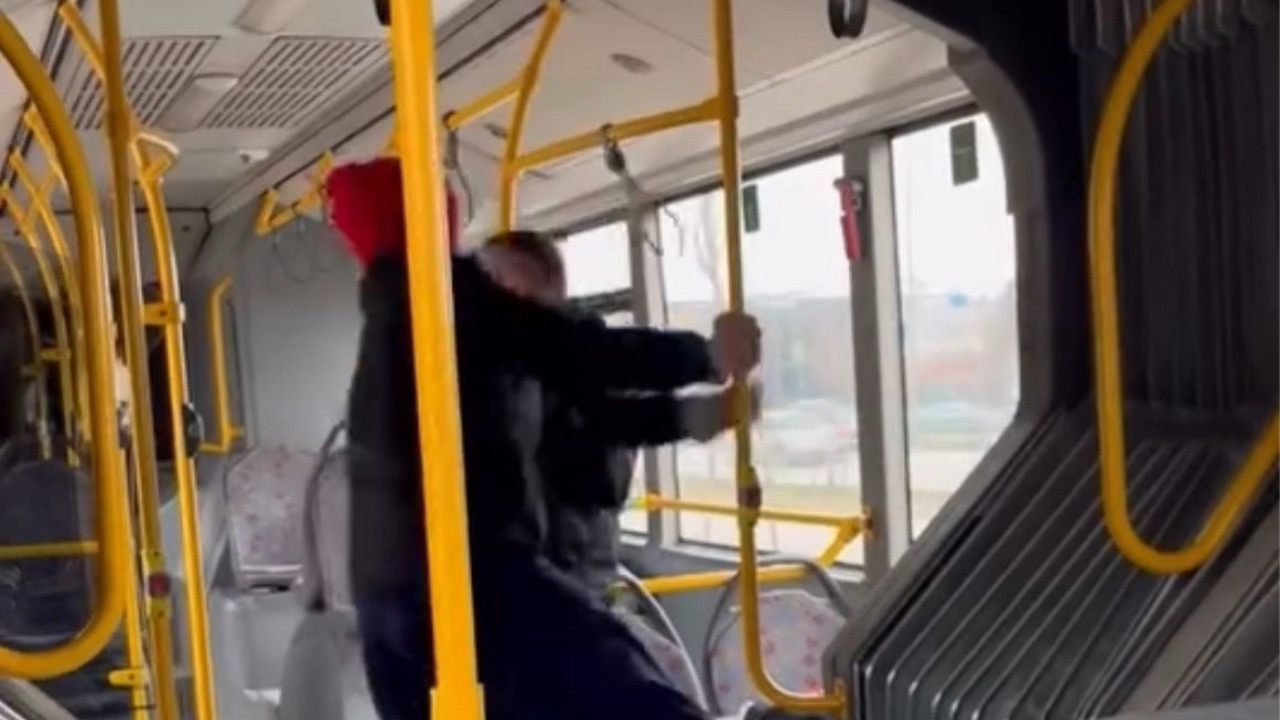 Dövdü, başında bekledi, bağırdı: Komutanımı çağırın