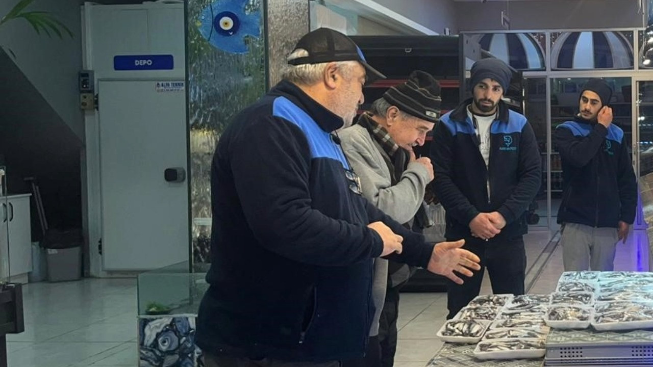 Dükkanı iki ay önce açtı, şehit ve gazi aileleri için tabela astı: Ücretsiz