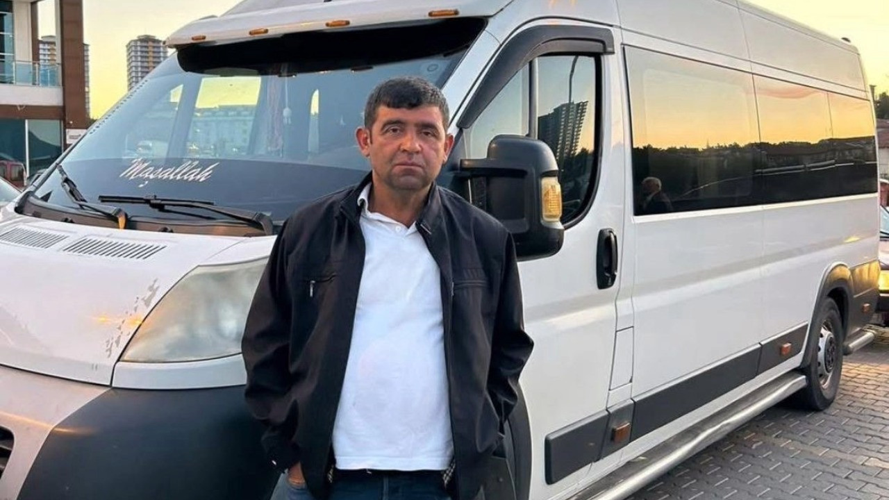 Yanan minibüsünü izlerken kalp krizi geçirdi: Hayatını kaybetti